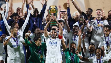 Photo of الهلال يتوج بكأس السوبر السعودي لكرة القدم برباعية في شباك النصر